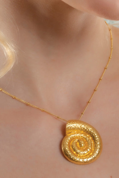 Textured Shell Pendant Necklace 