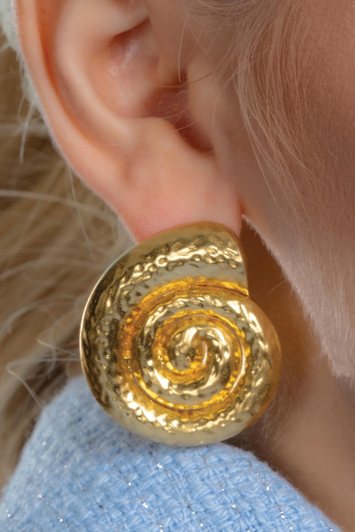 Textured Shell Stud Earrings 