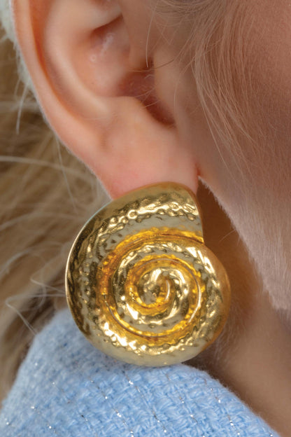 Textured Shell Stud Earrings 