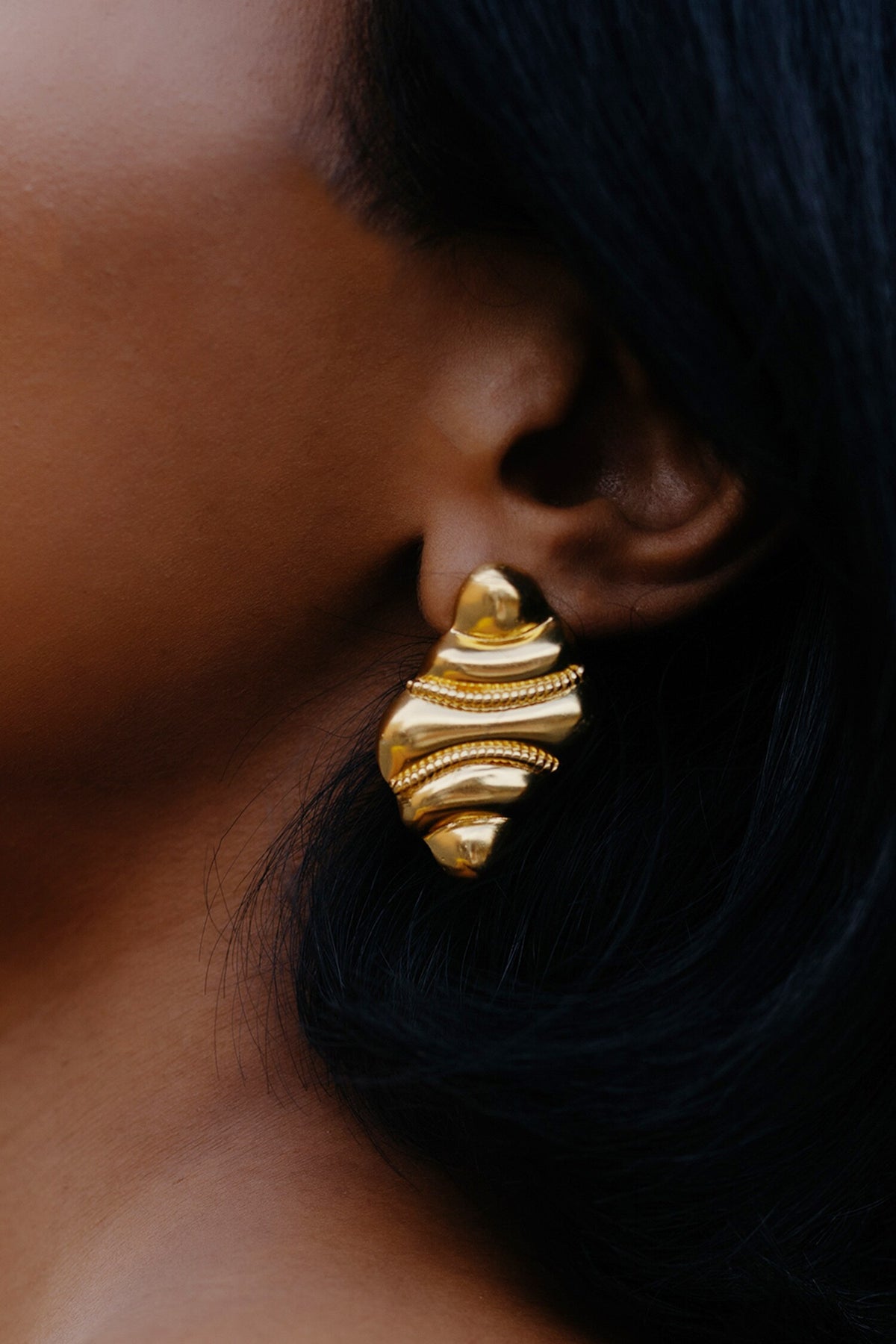 Vintage Shell Stud Earrings 