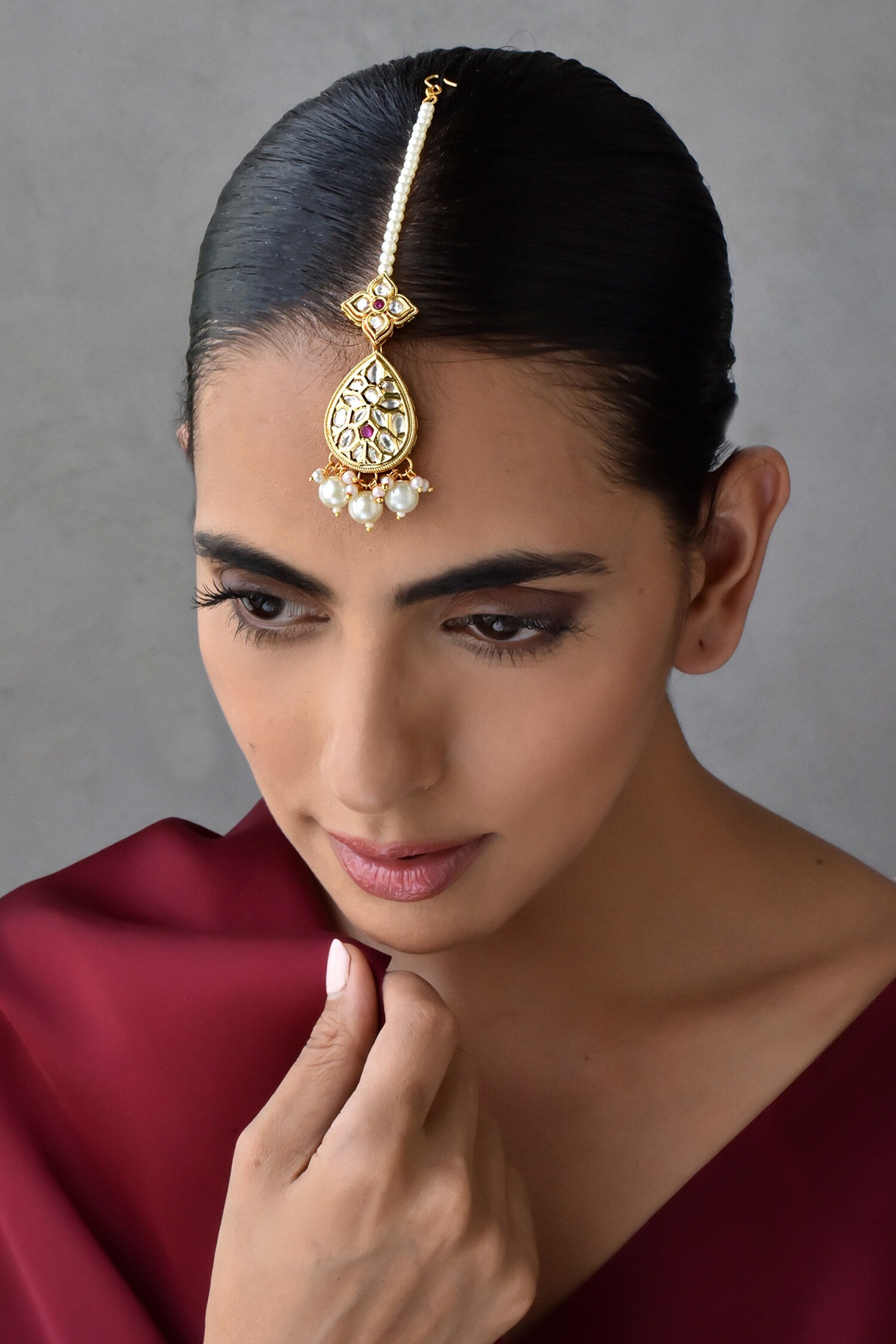 Tear Drop Carved Maangtikka 