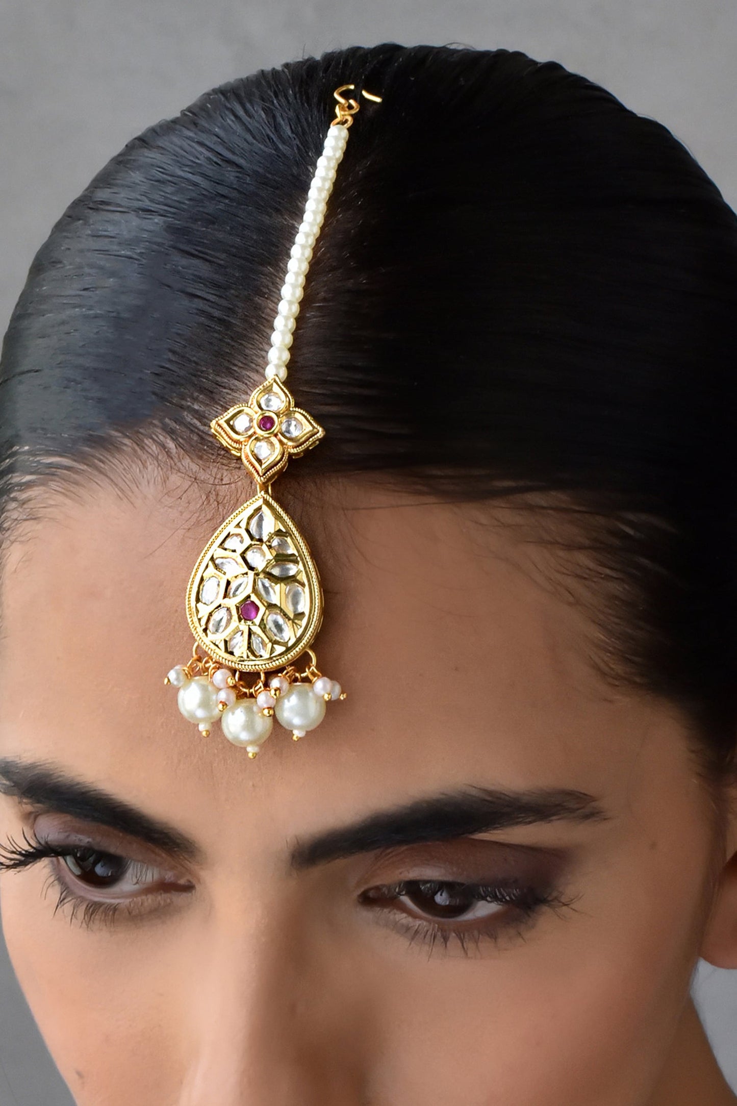 Tear Drop Carved Maangtikka 