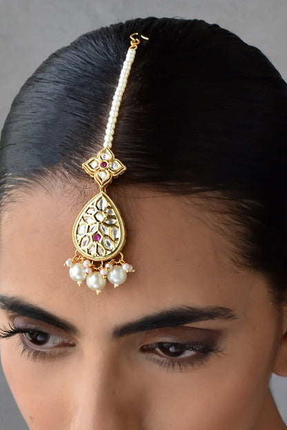 Tear Drop Carved Maangtikka 
