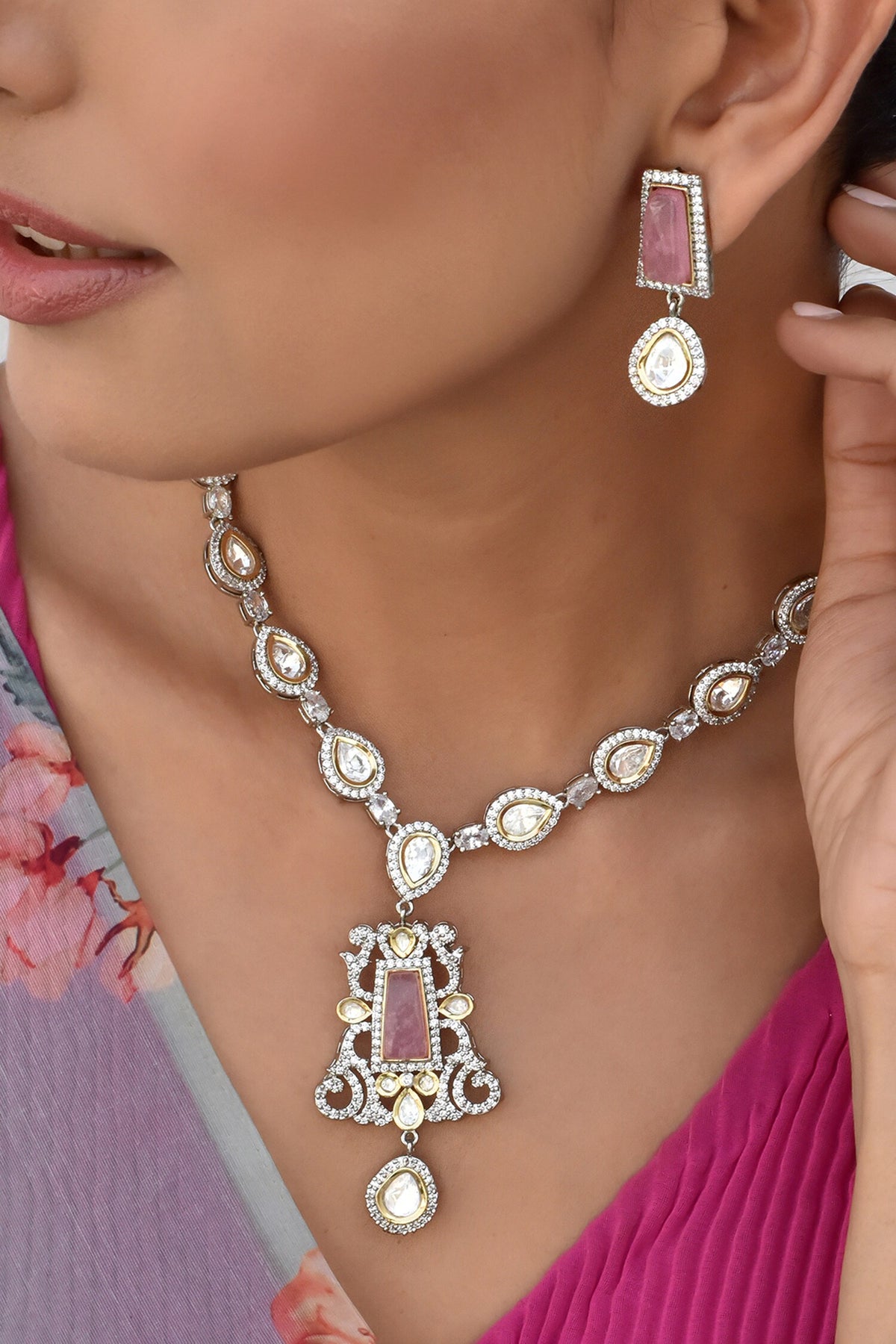 Carved Pendant Necklace Set 