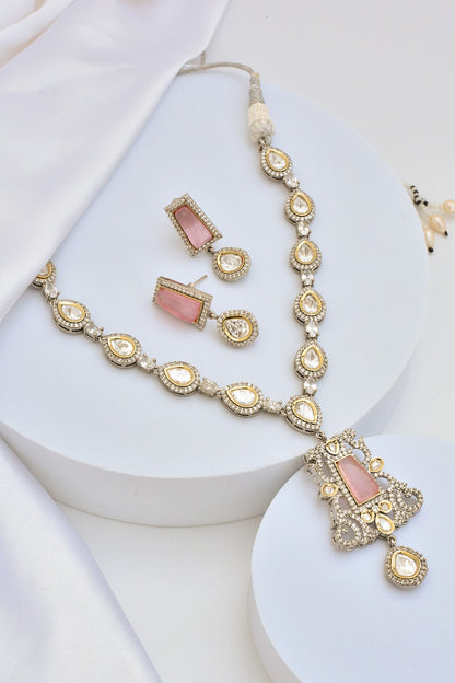 Carved Pendant Necklace Set 
