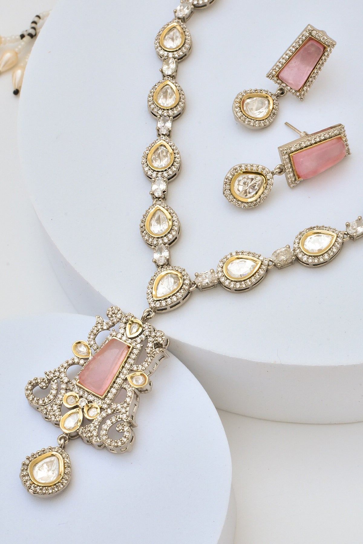 Carved Pendant Necklace Set 