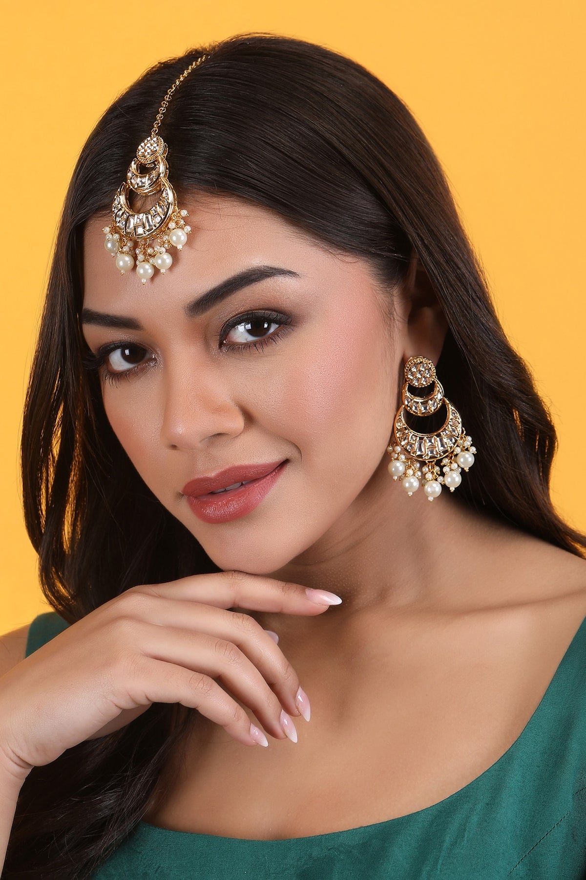 Kundan Earrings & Maangtikka Set 