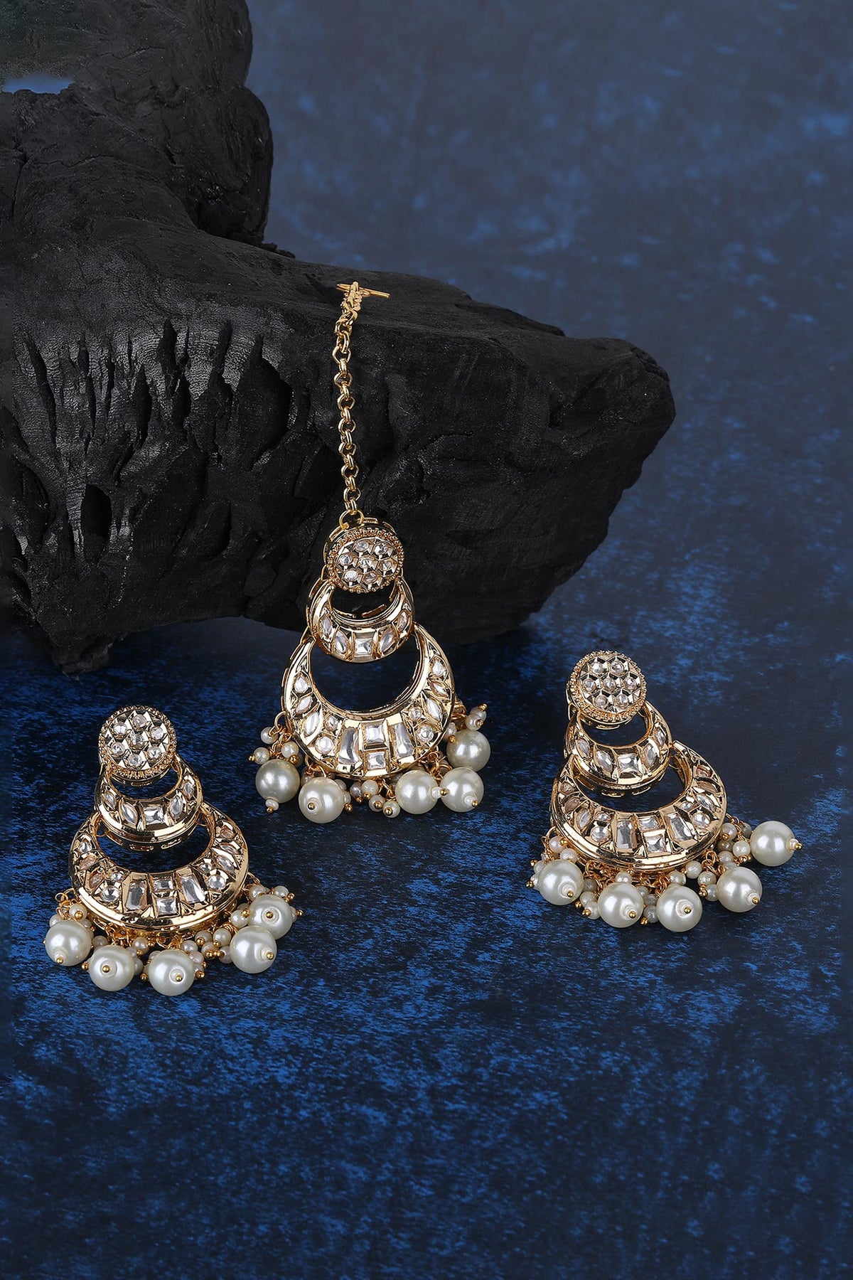 Kundan Earrings & Maangtikka Set 
