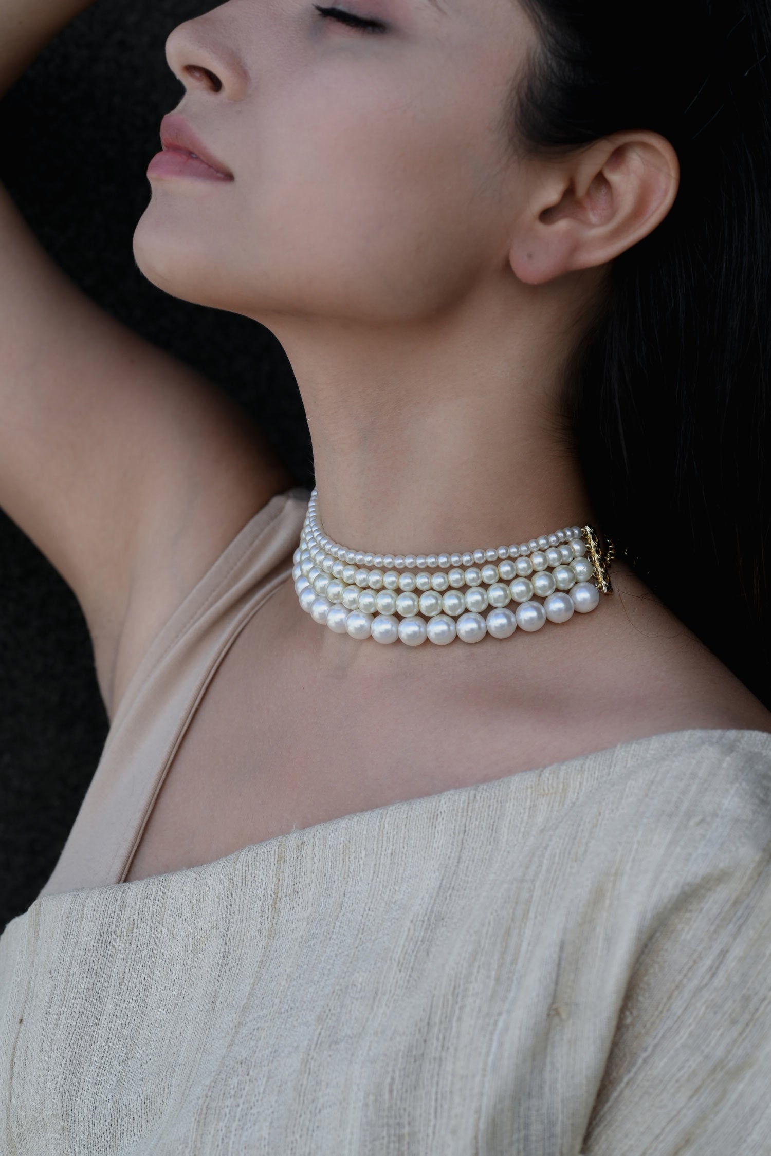 Pearl Embellished Choker 
