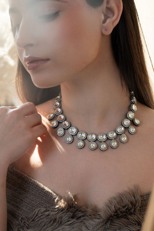 Gleaming Polki Embellished Victorian Necklace 