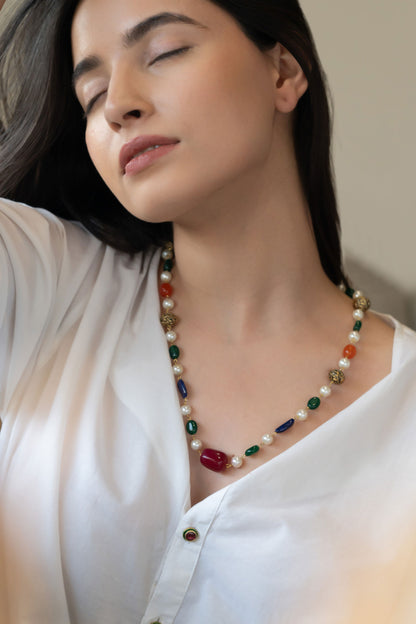 Gleaming Polki Embellished Victorian Necklace 