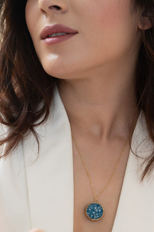 Natural Stone Embellished Pendant Necklace 