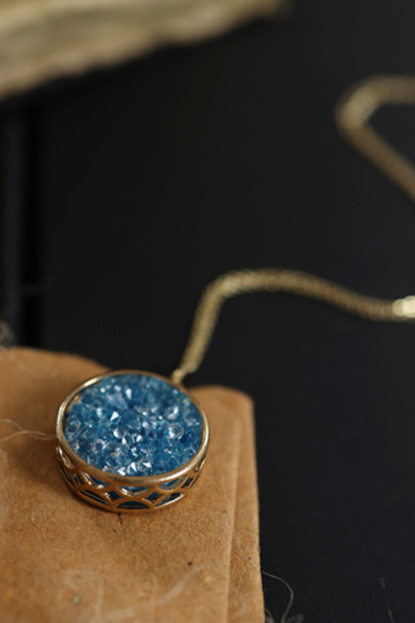 Natural Stone Embellished Pendant Necklace 