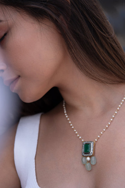 Stone Studded Pendant Necklace 