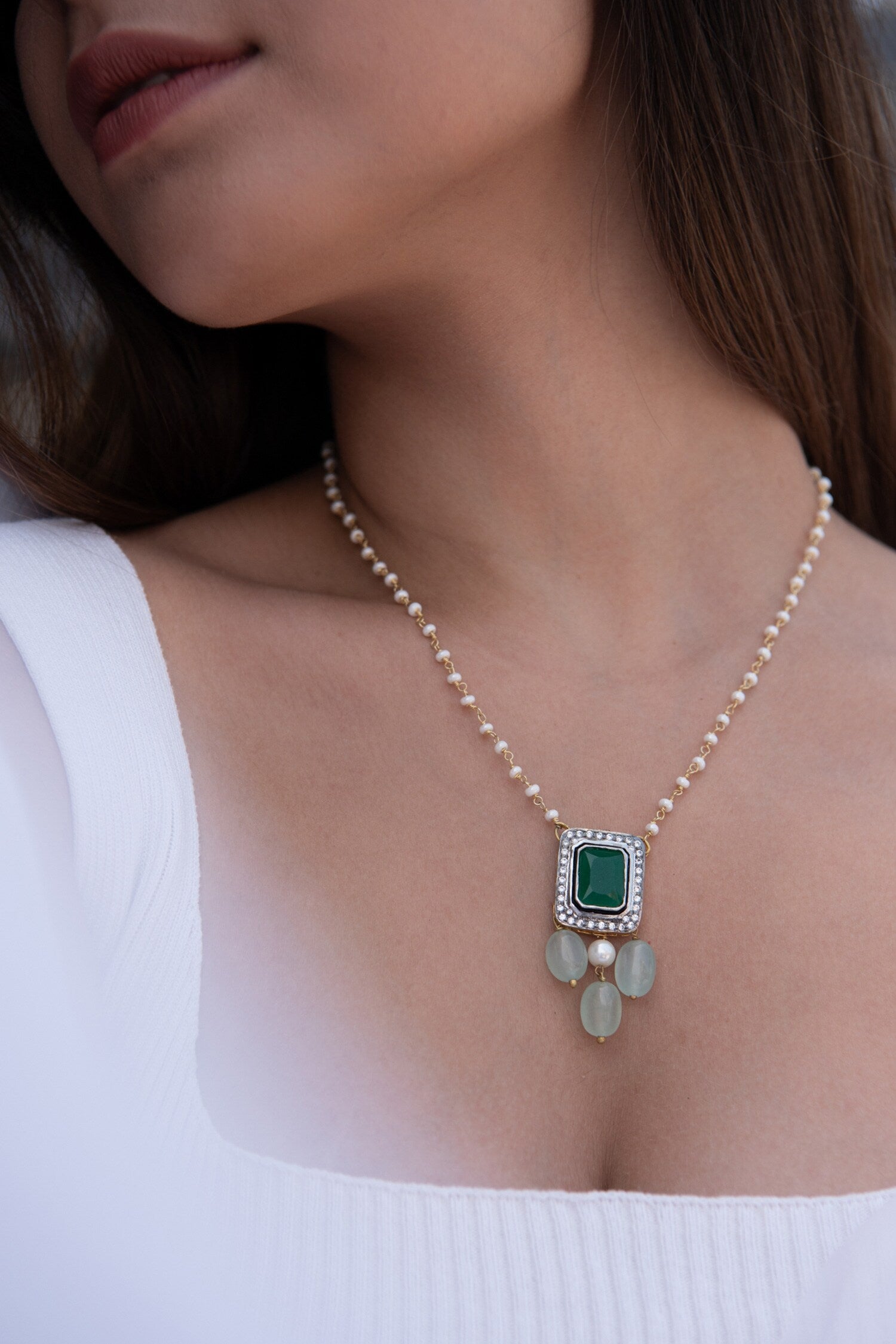 Stone Studded Pendant Necklace 