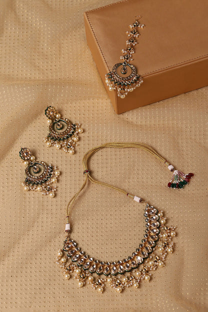Teardrop Bloom Kundan Jewellery Set 