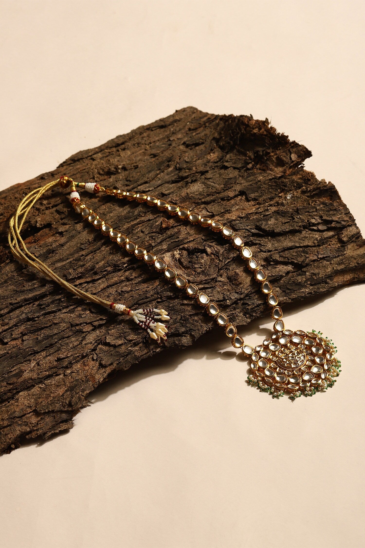 Ornate Bloom Kundan Embellished Pendant Necklace 