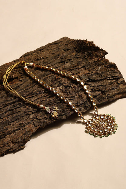 Ornate Bloom Kundan Embellished Pendant Necklace 