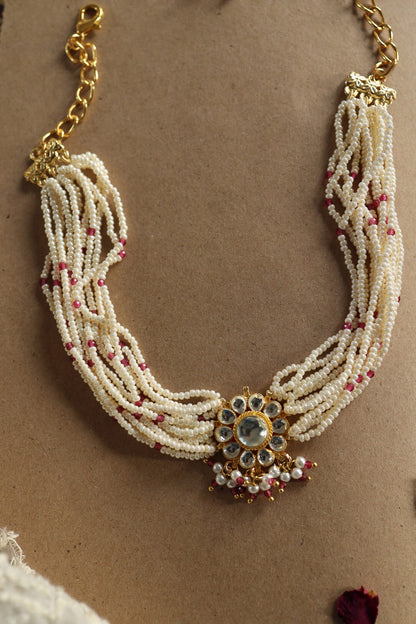 Shell Pearl Embellished Pendant Choker 