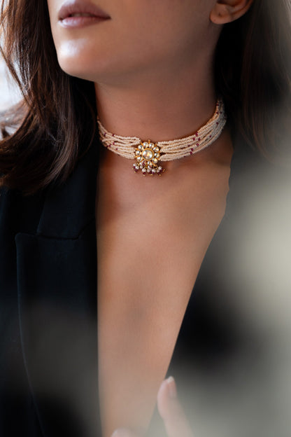 Shell Pearl Embellished Pendant Choker 