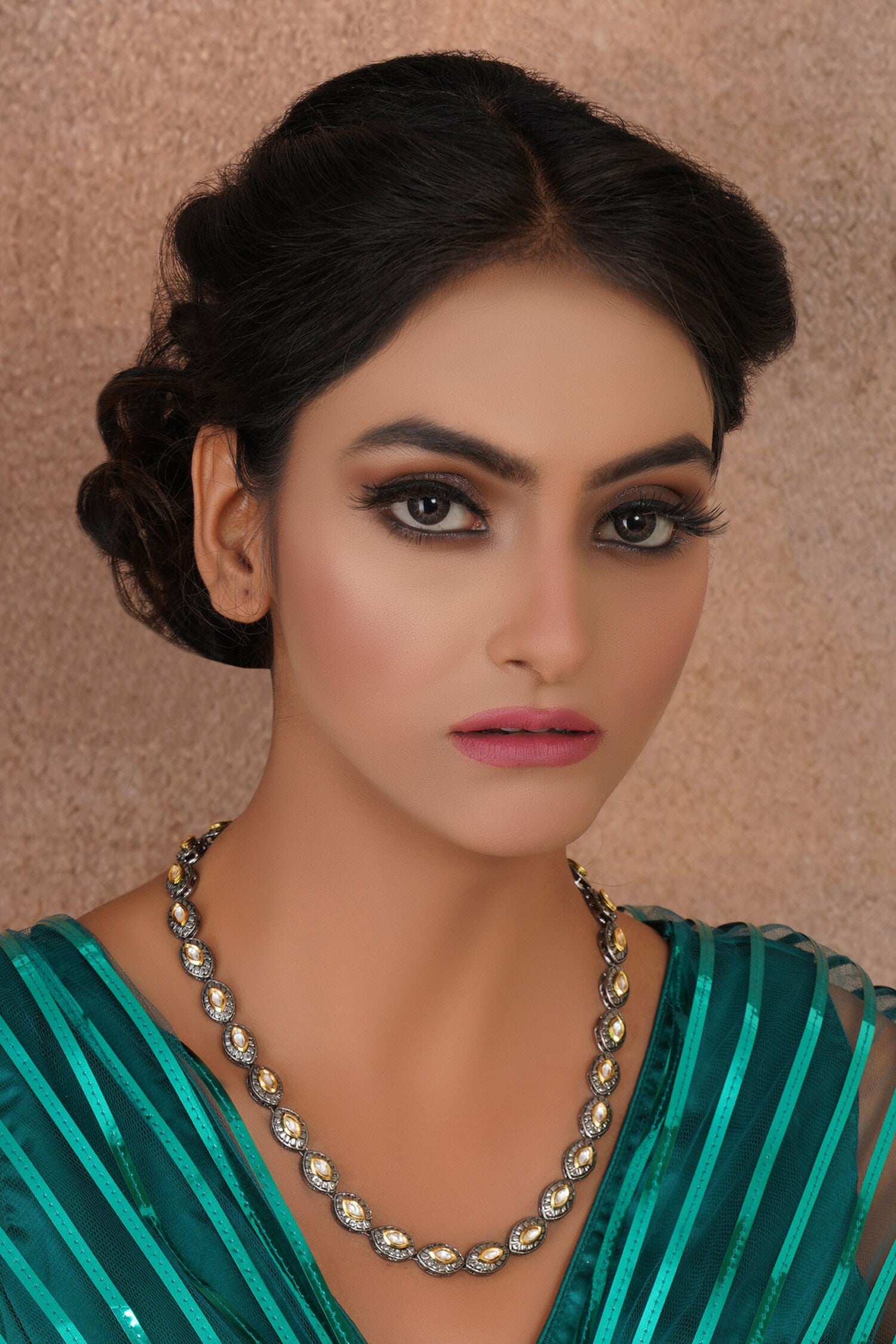 Kundan Embellished Carved Necklace 