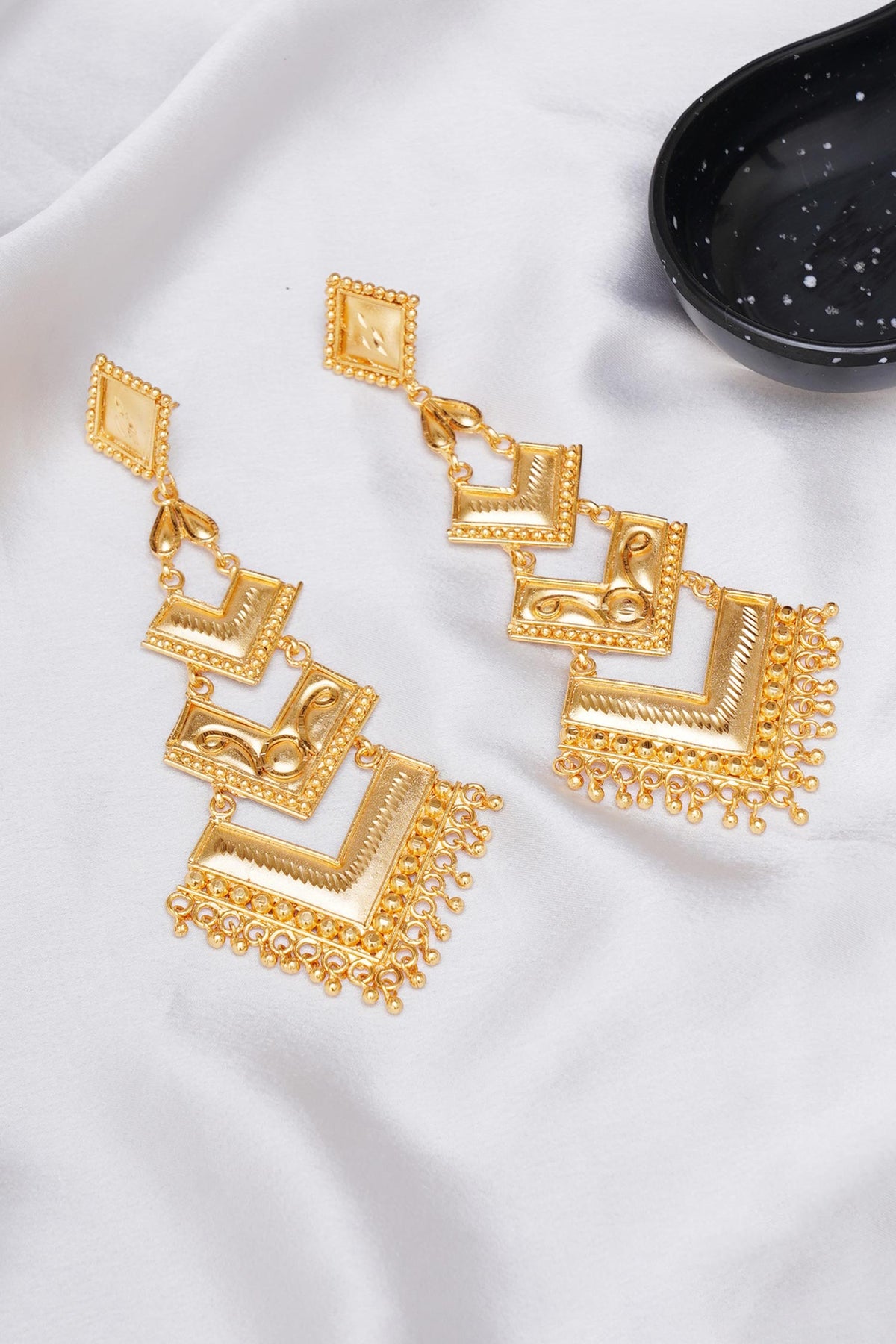 Geometric Carved Chandelier Earrings 