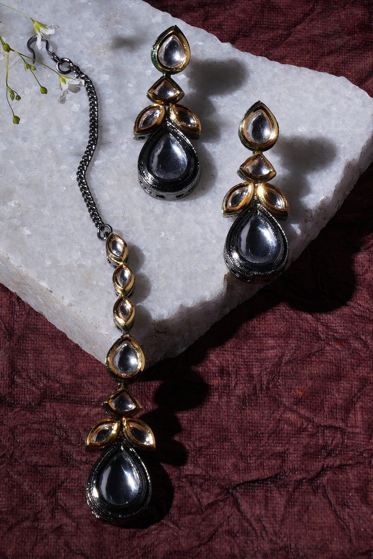 Dual Toned Kundan Drop Maangtikka With Earrings 