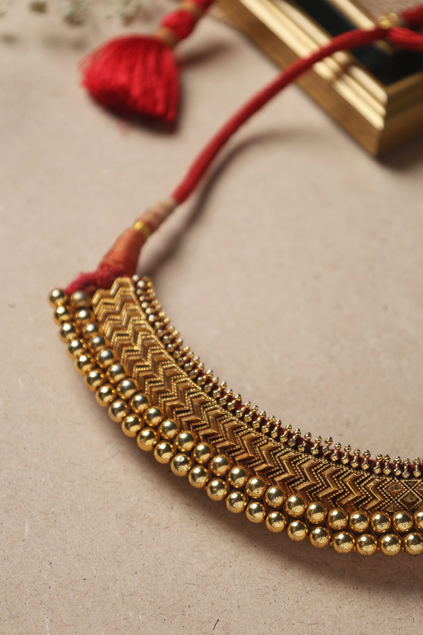 Herringbone Carved Design Maharashtrian Thushi 