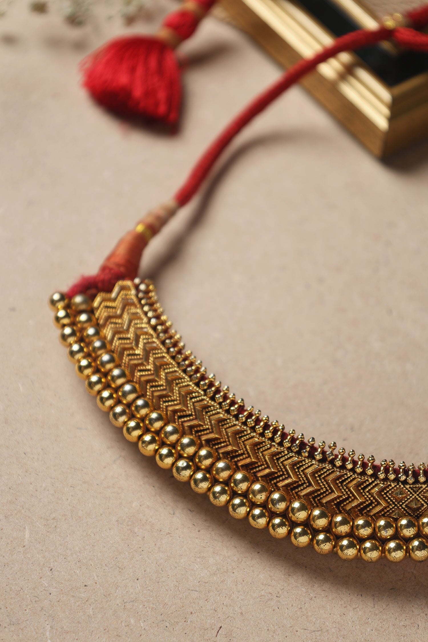 Herringbone Carved Design Maharashtrian Thushi 