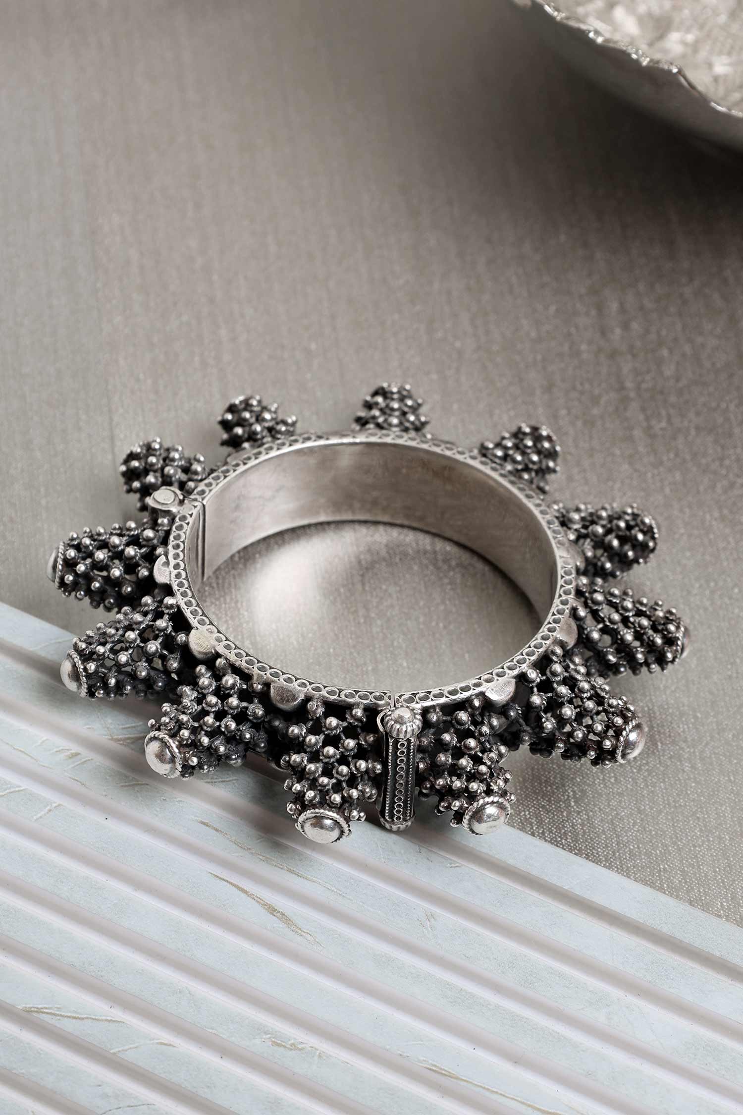 Textured Spoke Kada 