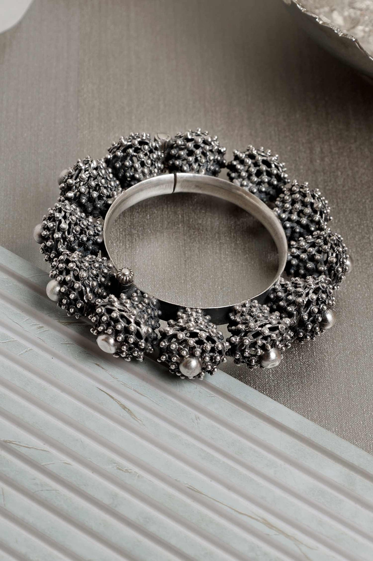 Vertical Textured Kada 