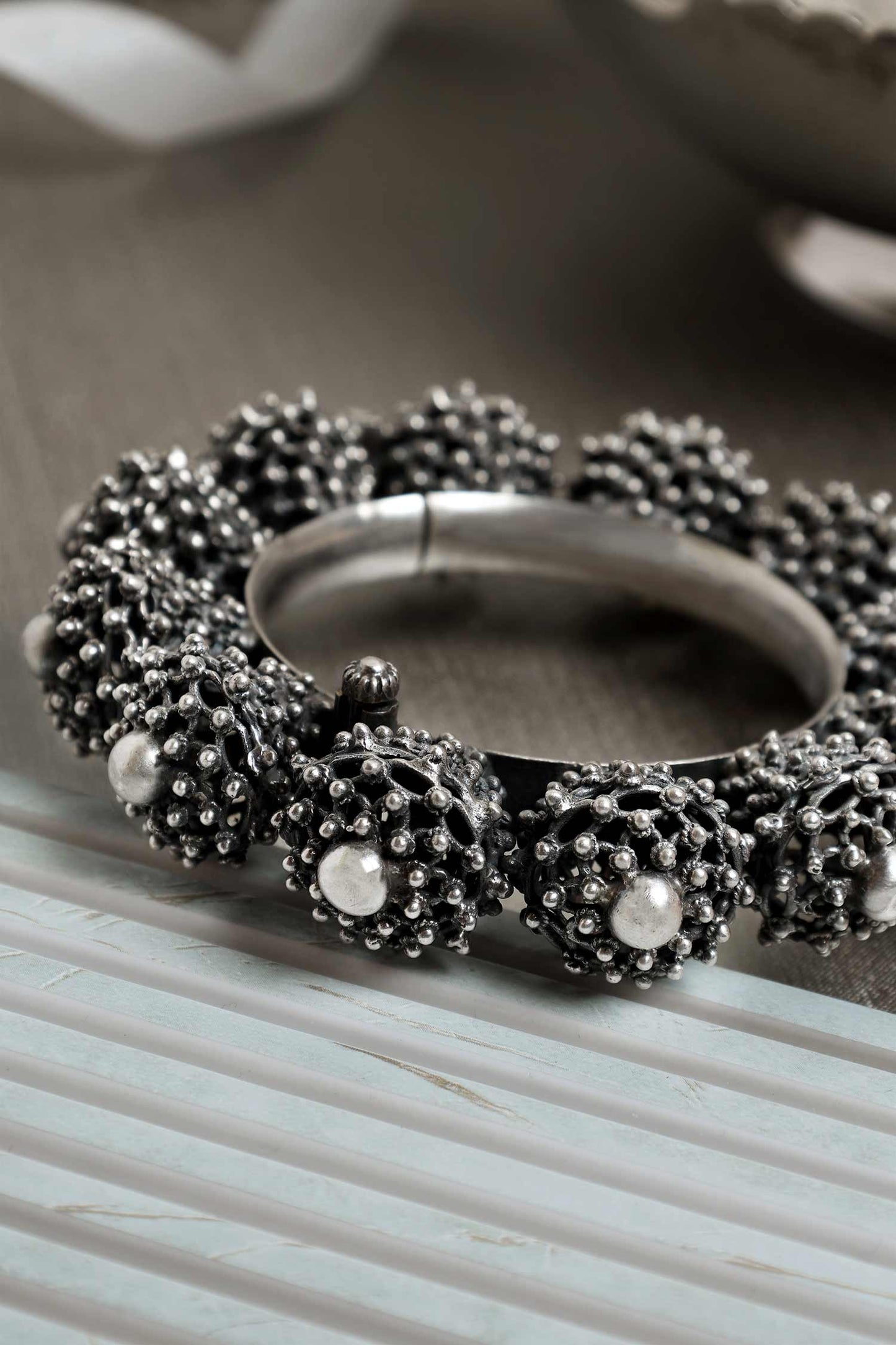 Vertical Textured Kada 