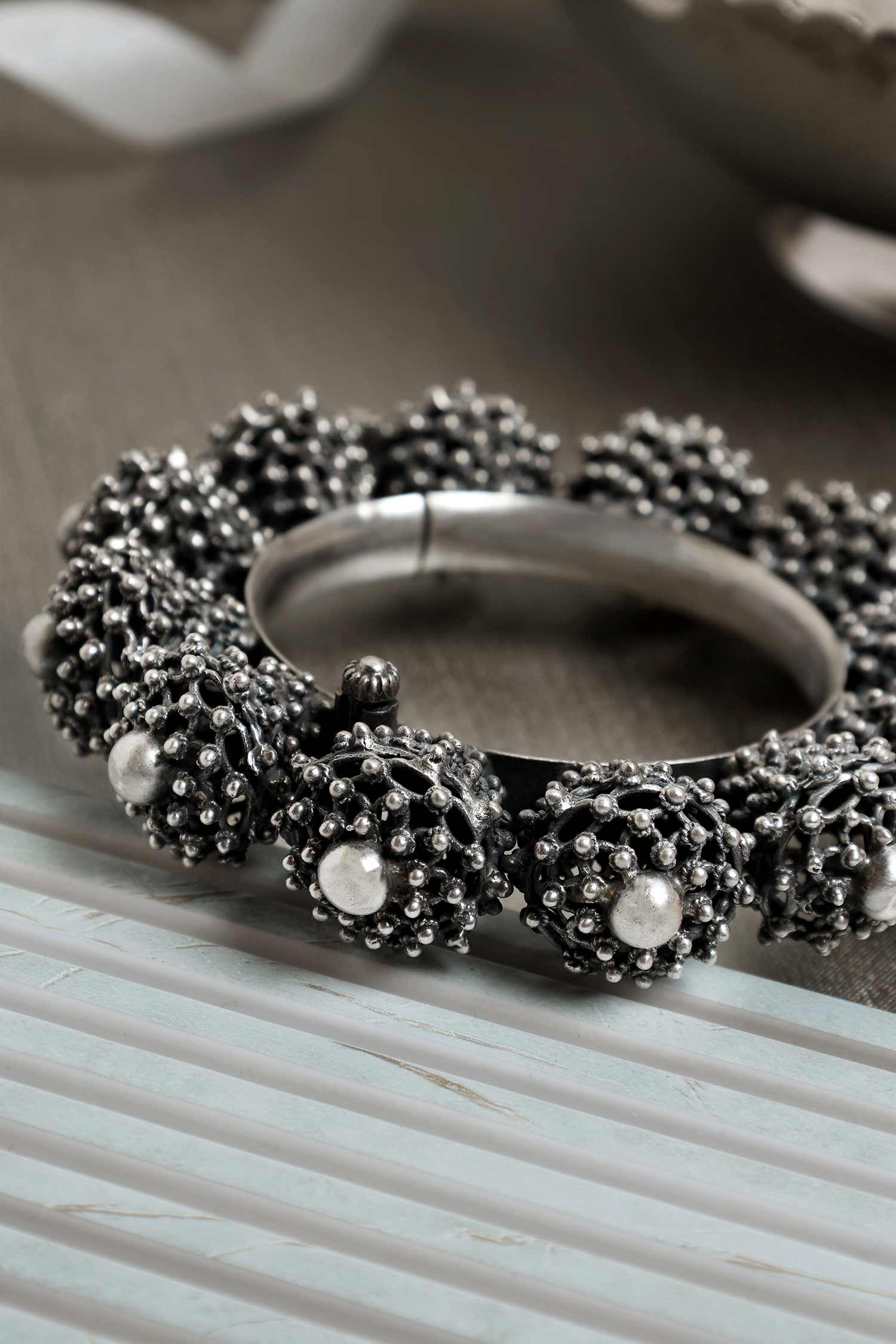 Vertical Textured Kada 