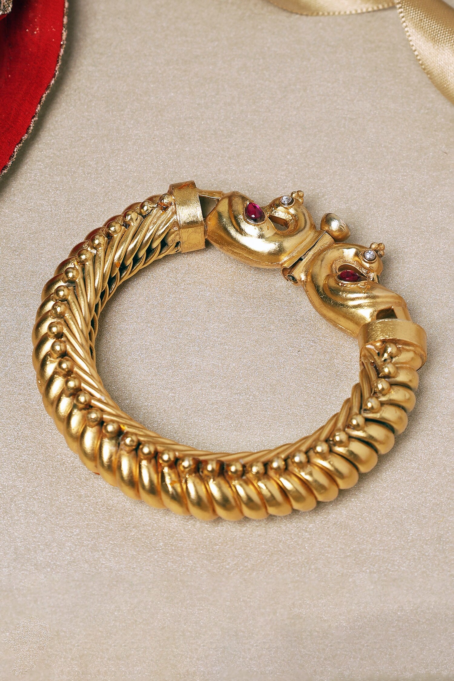 Kundan Embellished Peacock Shindeshahi Tode Bangle 