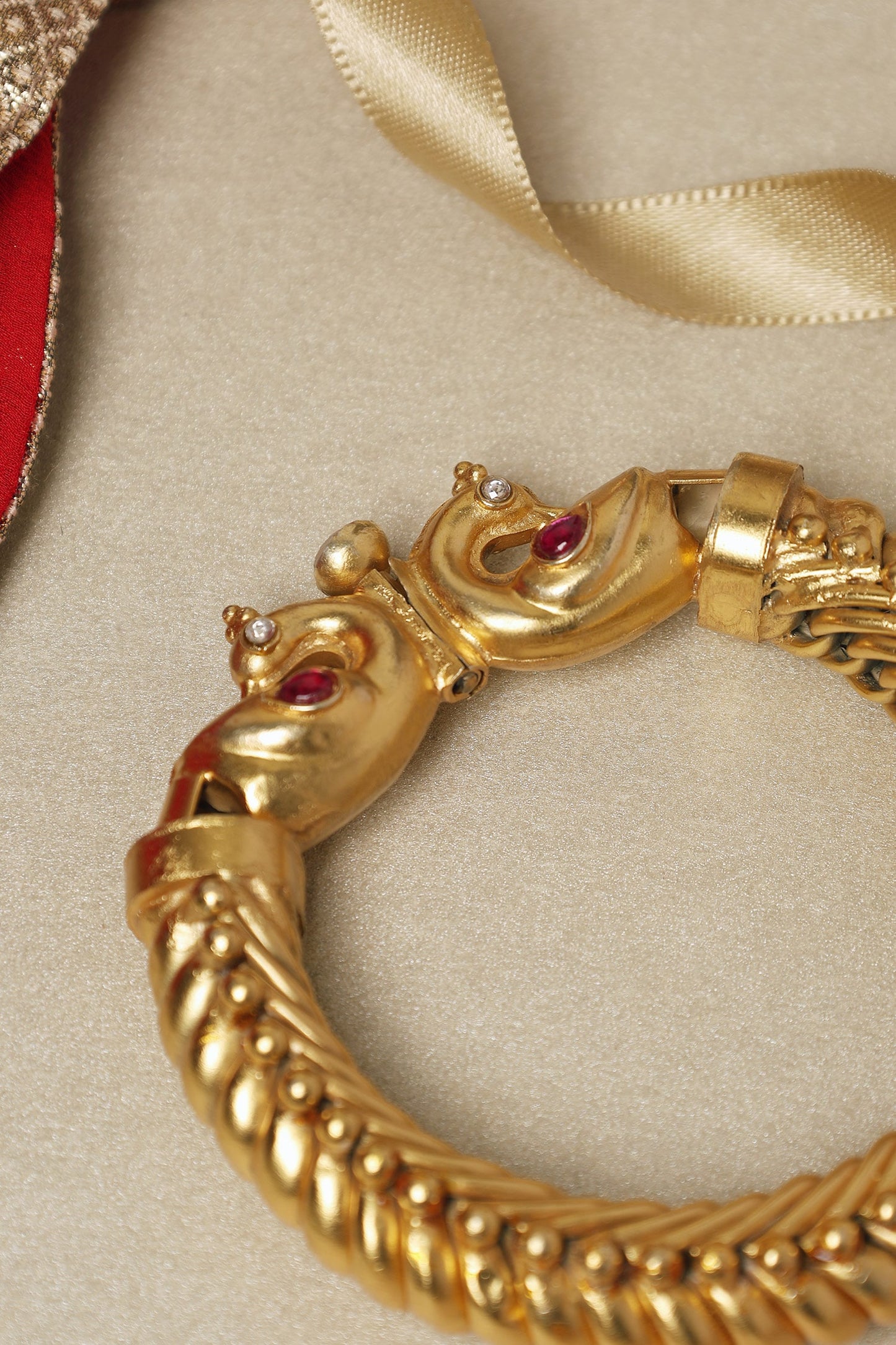 Kundan Embellished Peacock Shindeshahi Tode Bangle 