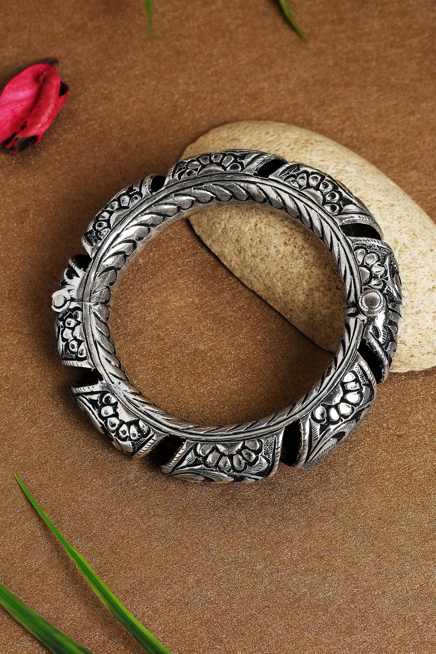 Flower Carved Kada 