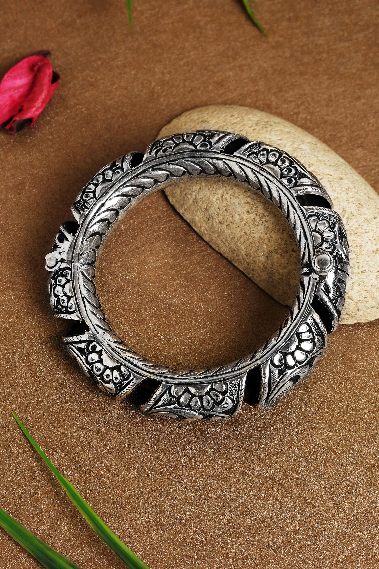 Flower Carved Kada 