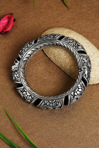Flower Carved Kada 