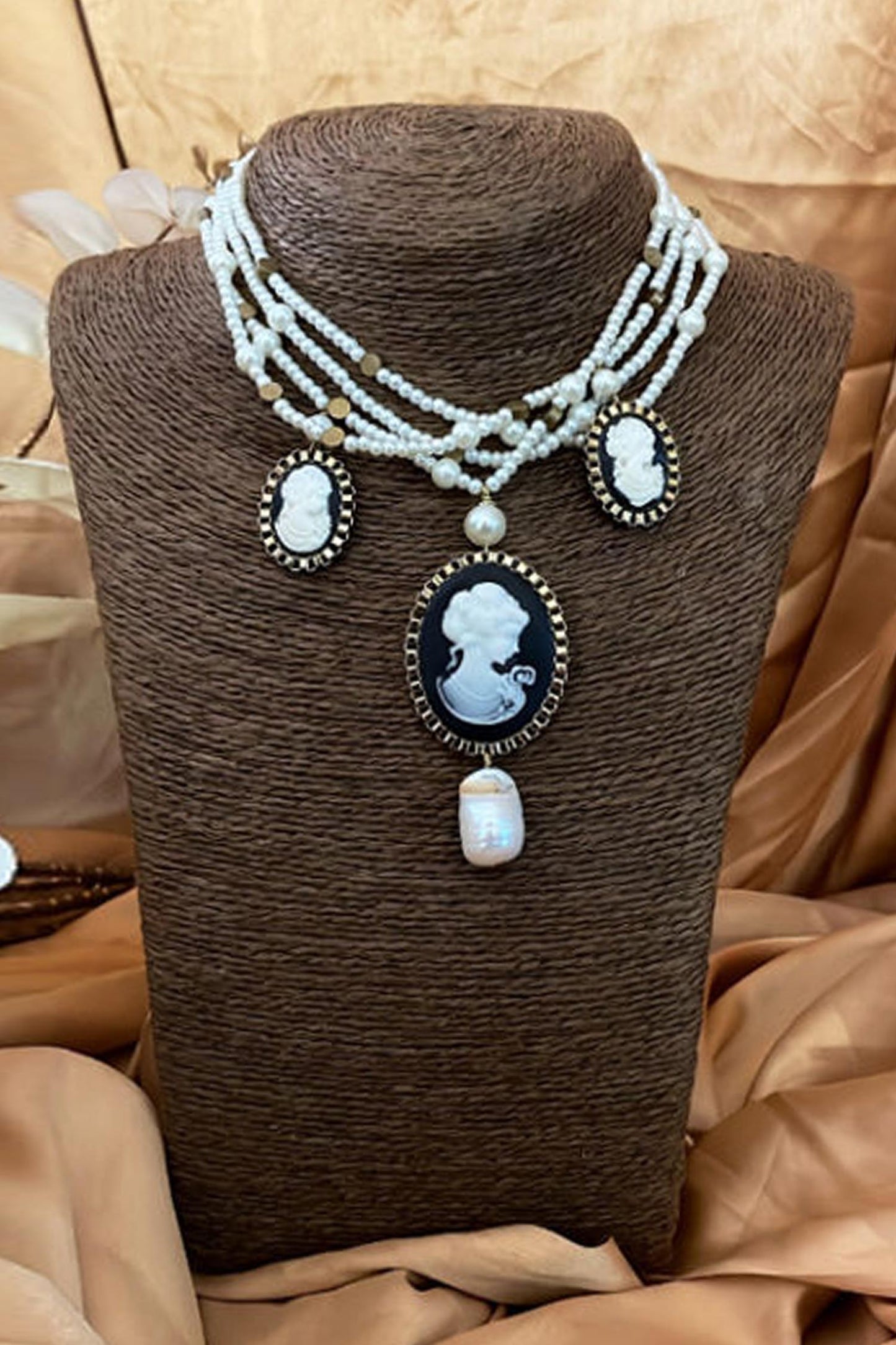 Victorian Pearl Embellished Choker 