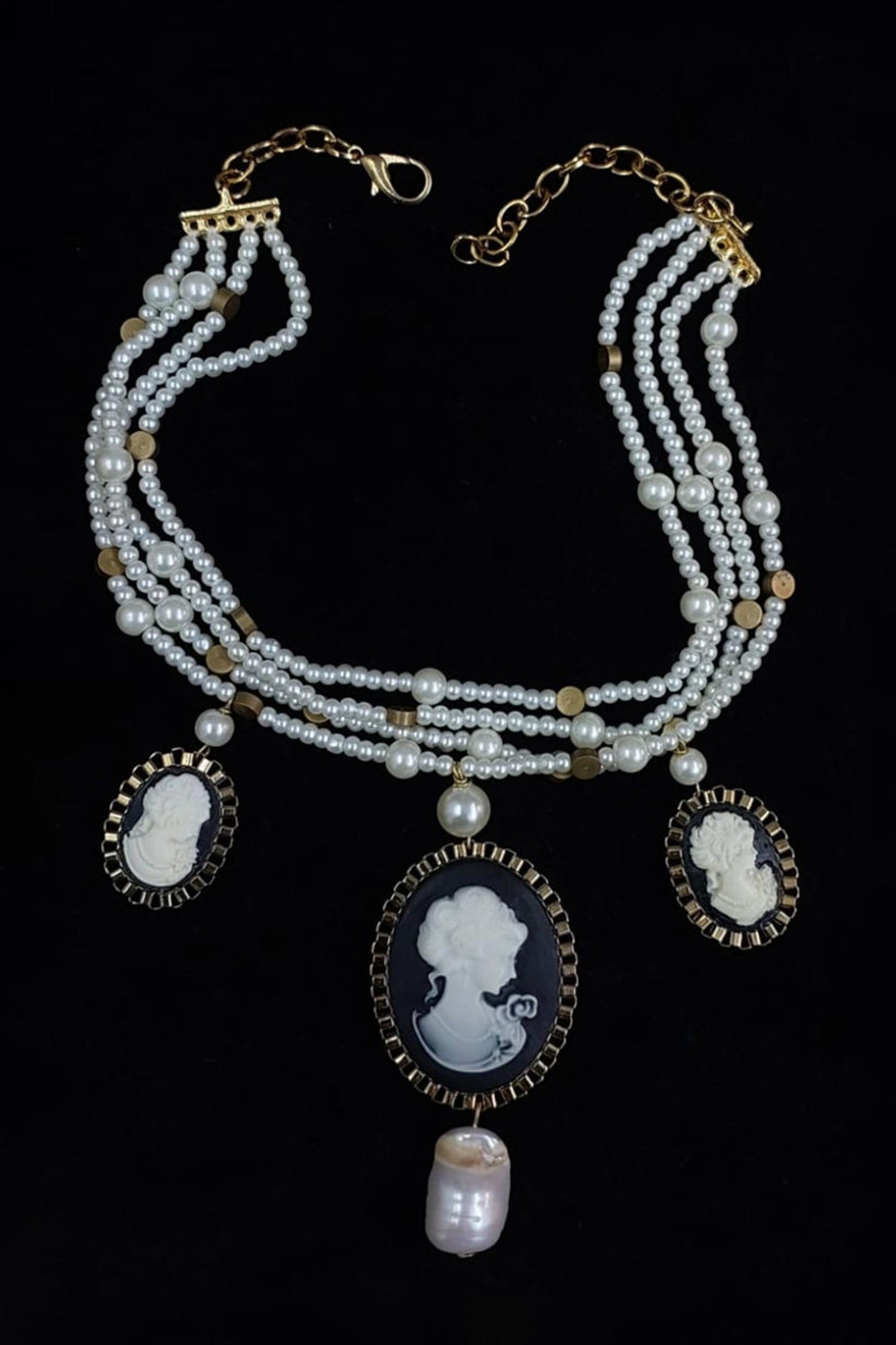 Victorian Pearl Embellished Choker 