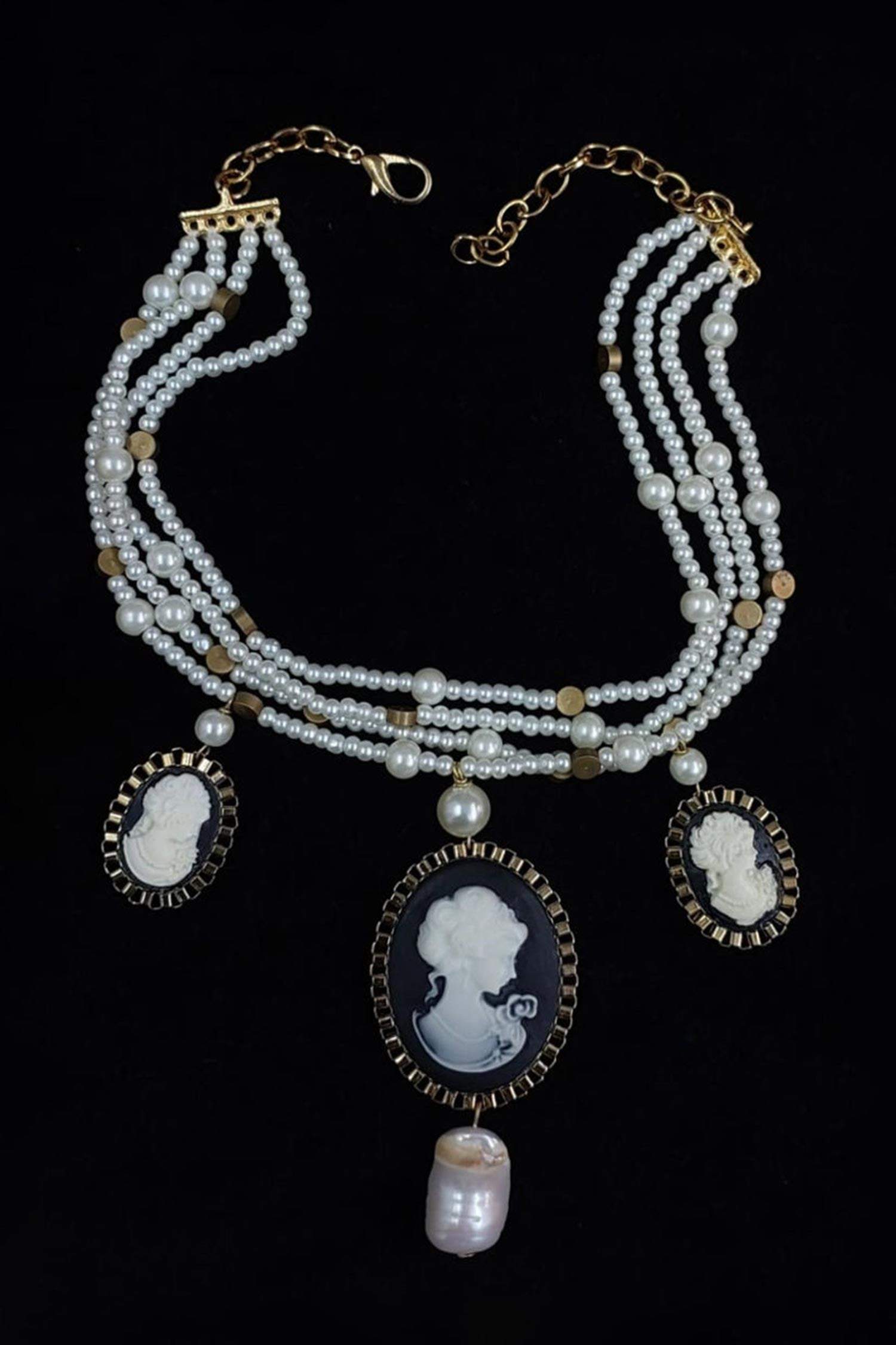 Victorian Pearl Embellished Choker 