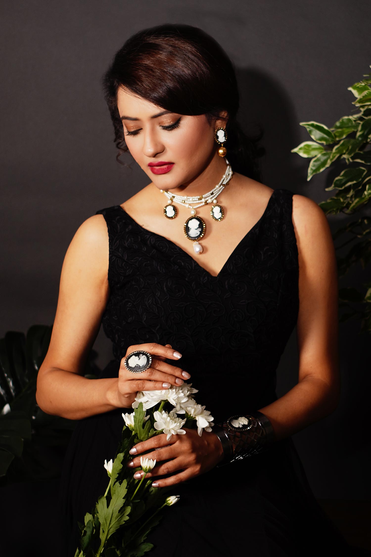 Victorian Pearl Embellished Choker 