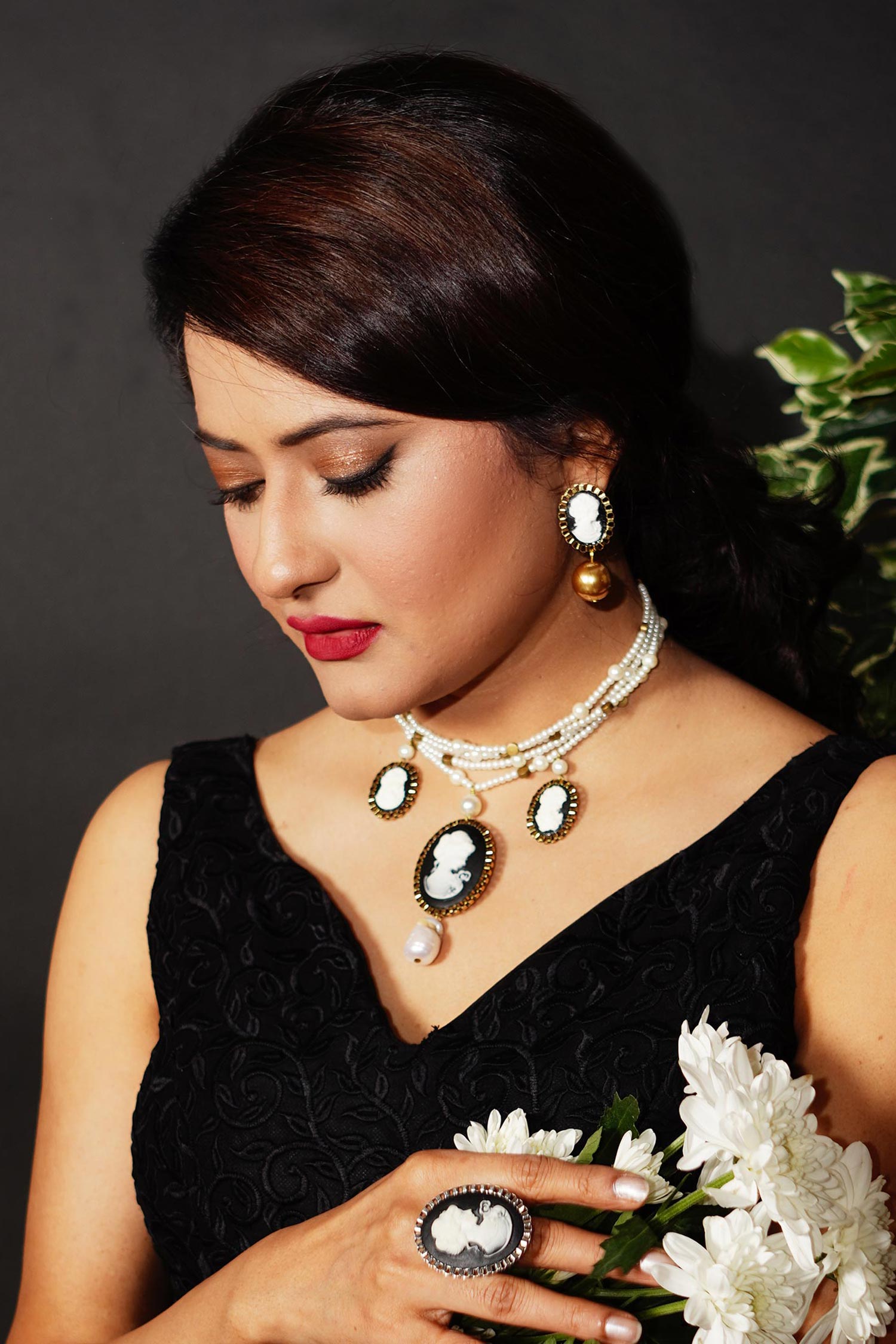 Victorian Pearl Embellished Choker 