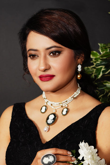 Victorian Pearl Embellished Choker 