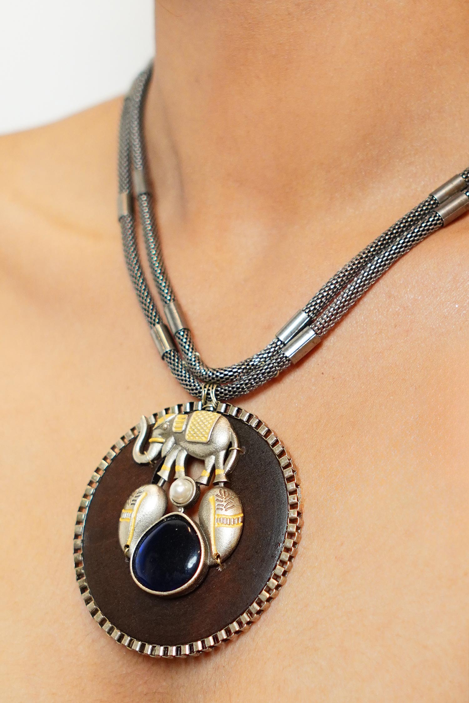 Elephant Carved Pendant Necklace 