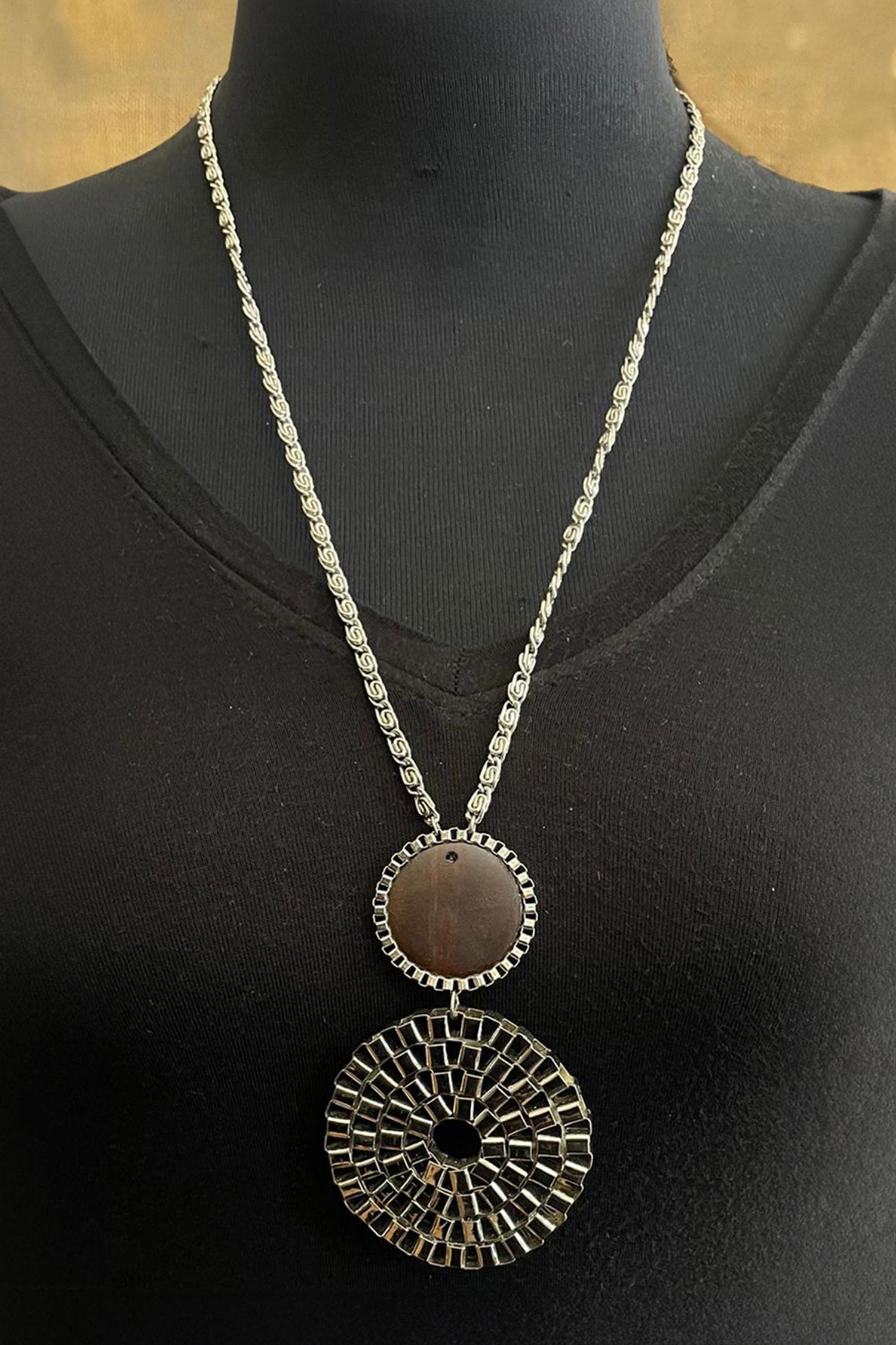 Geometric Carved Pendant Necklace 
