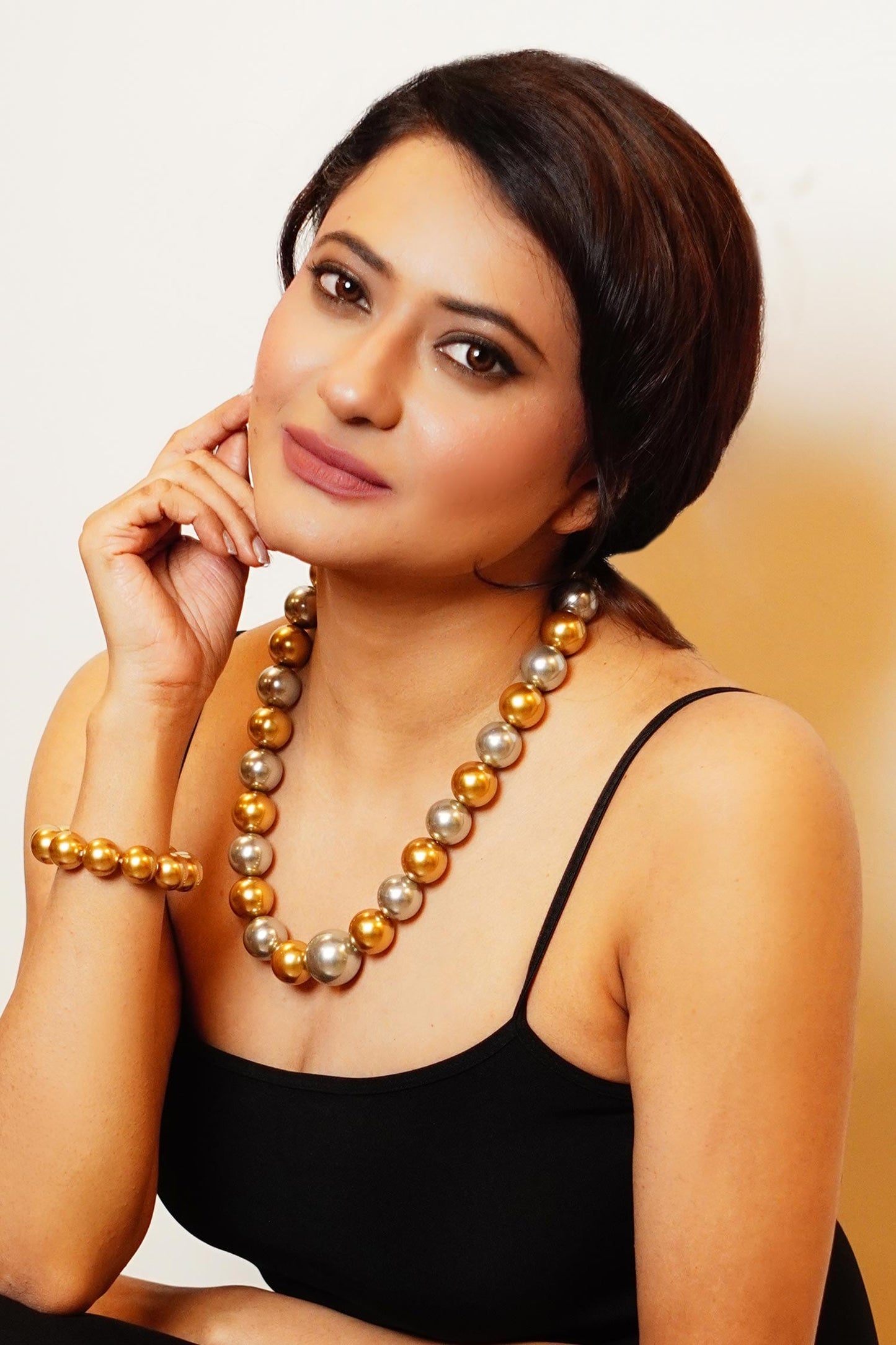Pearl Embellished Necklace 