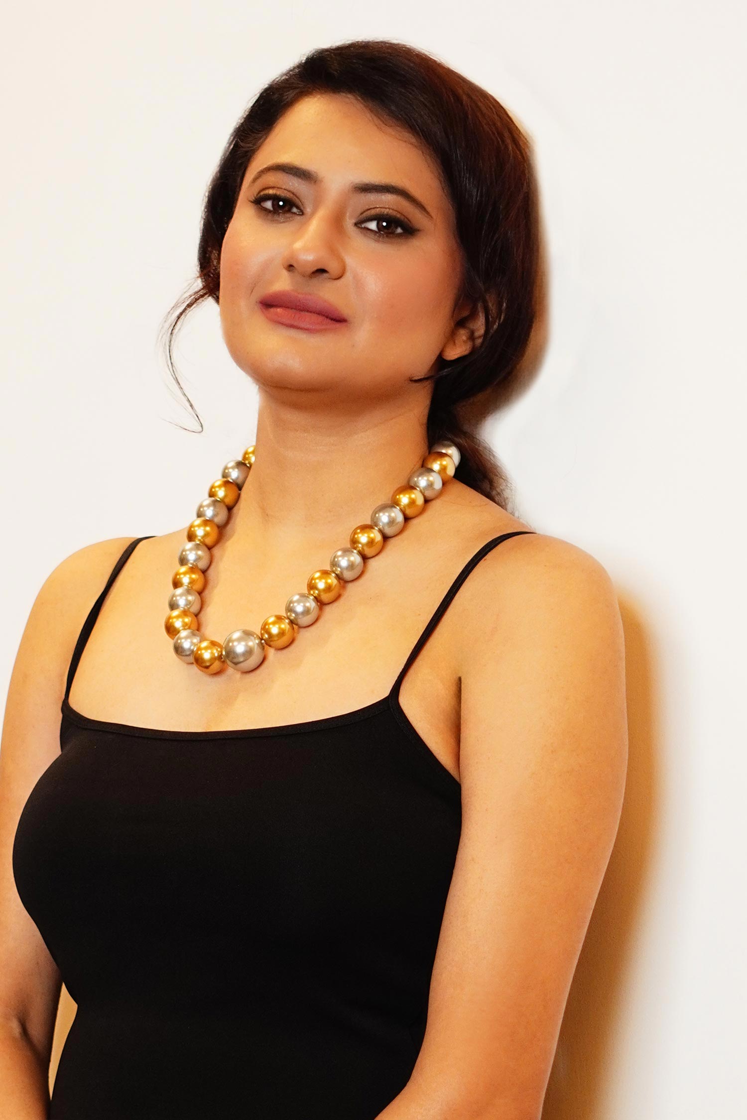 Pearl Embellished Necklace 