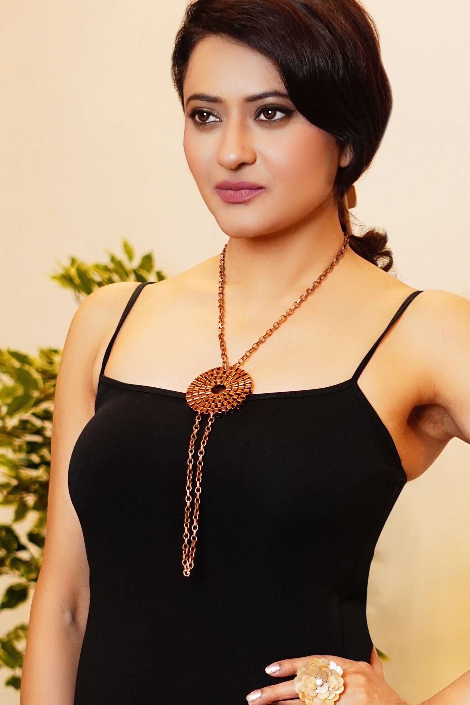 Round Carved Cutwork Pendant Necklace 