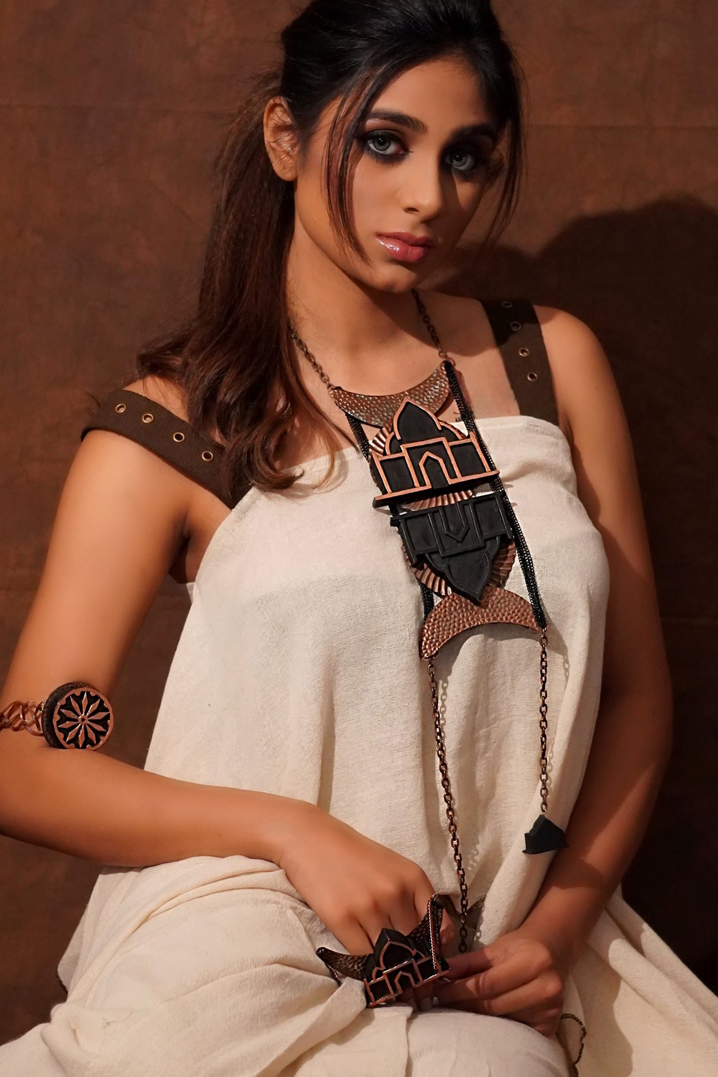 Mumtaz Mahal Carved Necklace 